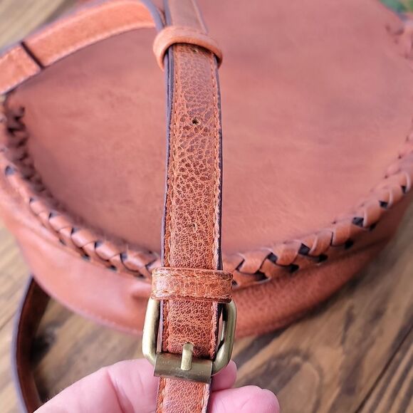 Street Level. Round Faux Leather Handbag. Like New - Picture 6 of 10